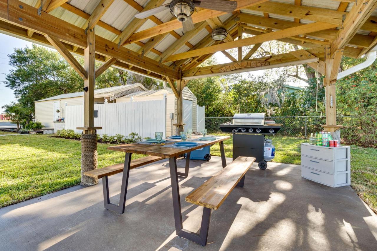 Lakefront With Deck, Patio And Dock! Holiday home Tavares