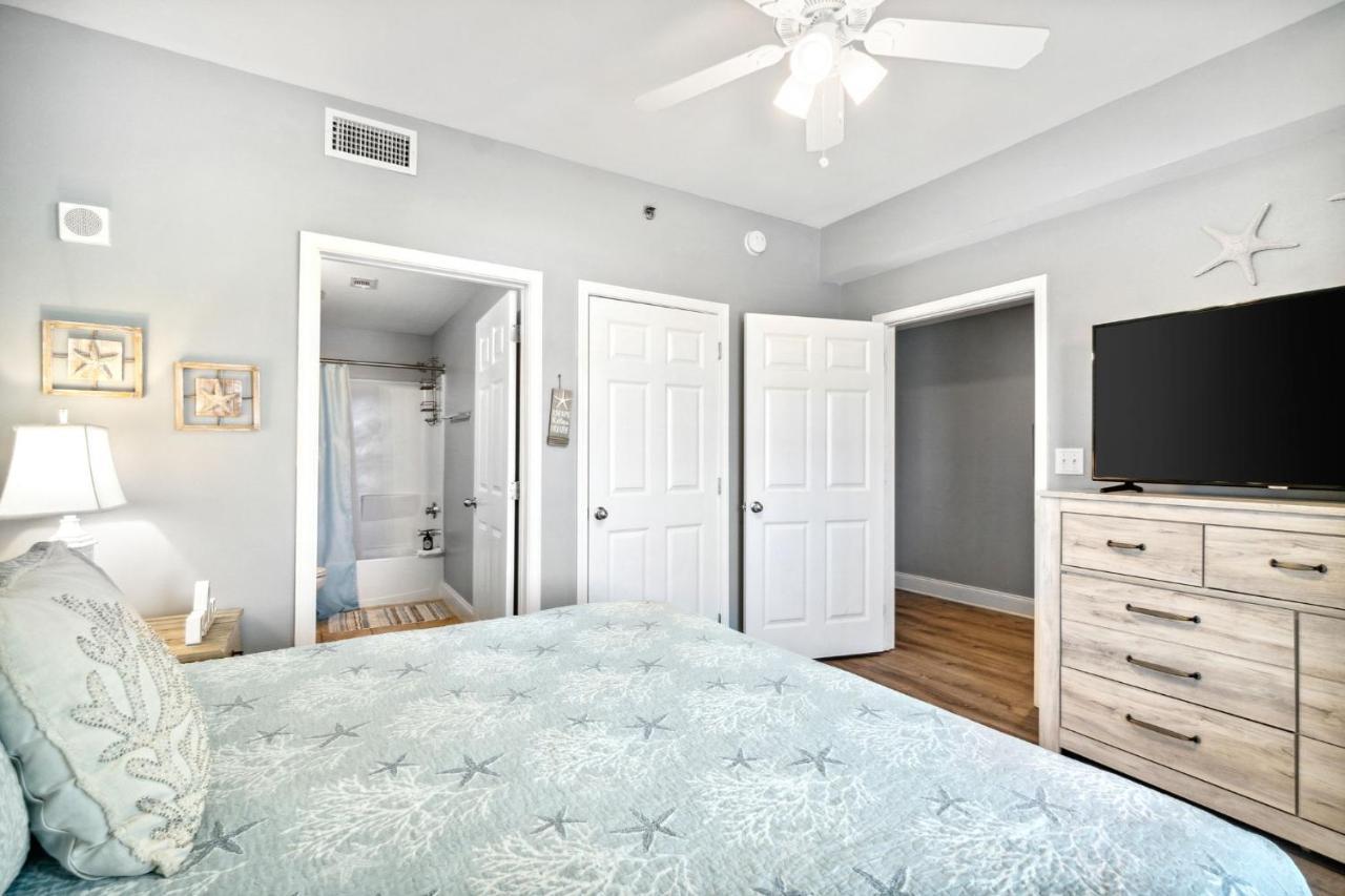 Laketown Wharf #905 By Nautical