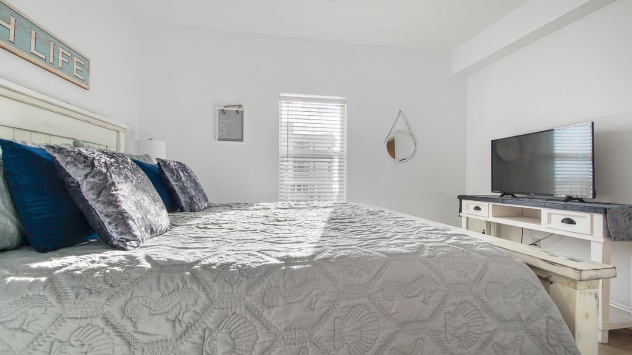 Holiday home Seas The Day At Laketown Wharf #318 By Nautical