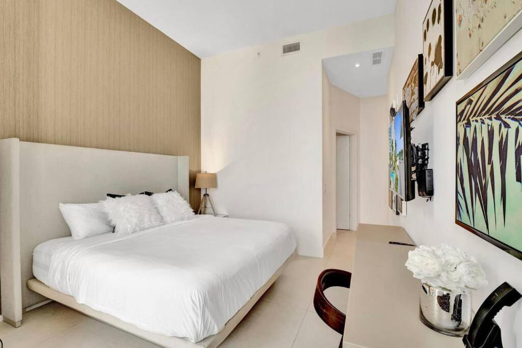 Apartment Upscale Ocean Front With High Ceilings *