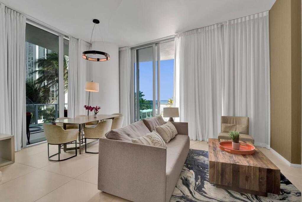 Upscale Ocean Front With High Ceilings * Hollywood