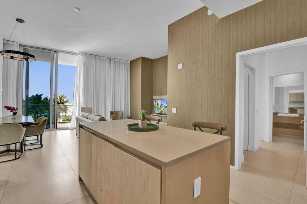 Apartment Upscale Ocean Front With High Ceilings Hollywood