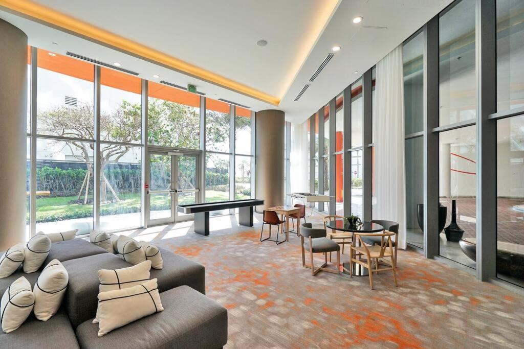Apartment Chic 2bdr 2ba Water Front In Hyde *