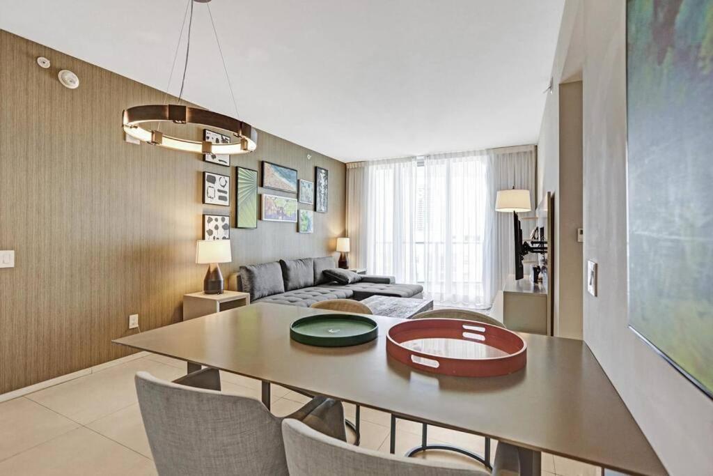 Chic 2bdr 2ba Water Front In Hyde *
