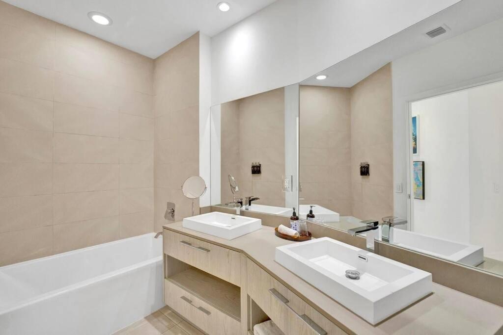 Apartment Upscale Ocean Front With High Ceilings Hollywood