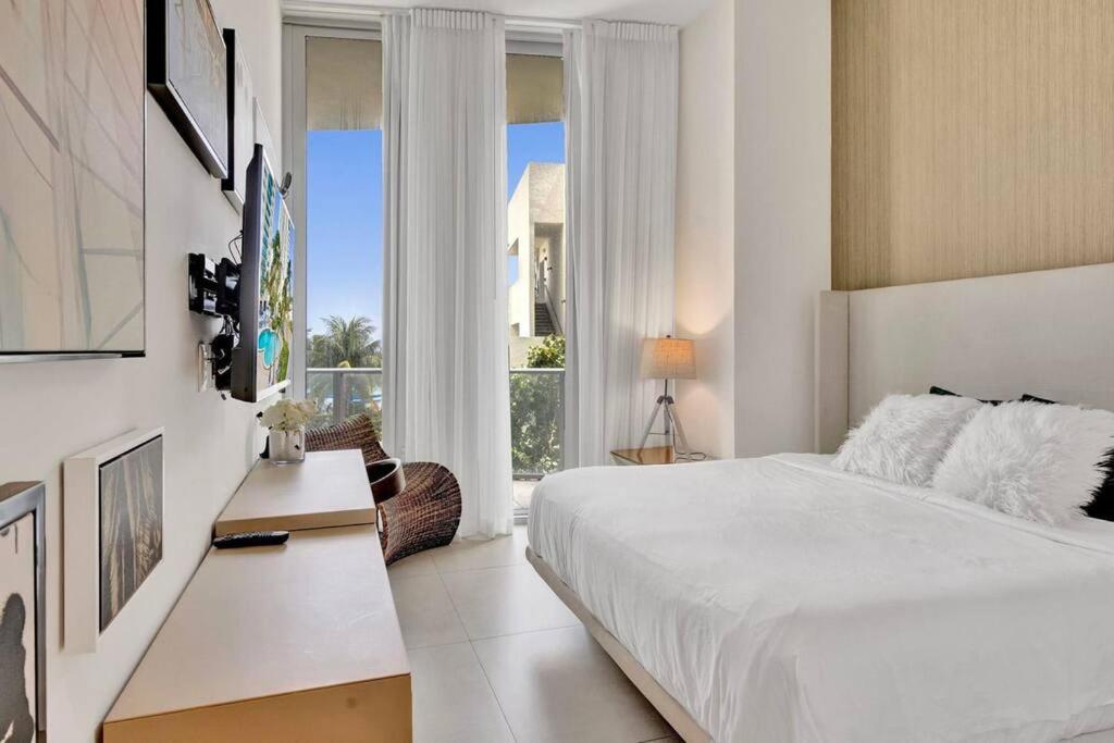Upscale Ocean Front With High Ceilings * Hollywood