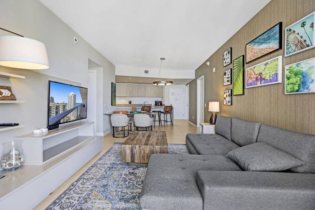 Chic 2bdr 2ba Water Front In Hyde Hollywood
