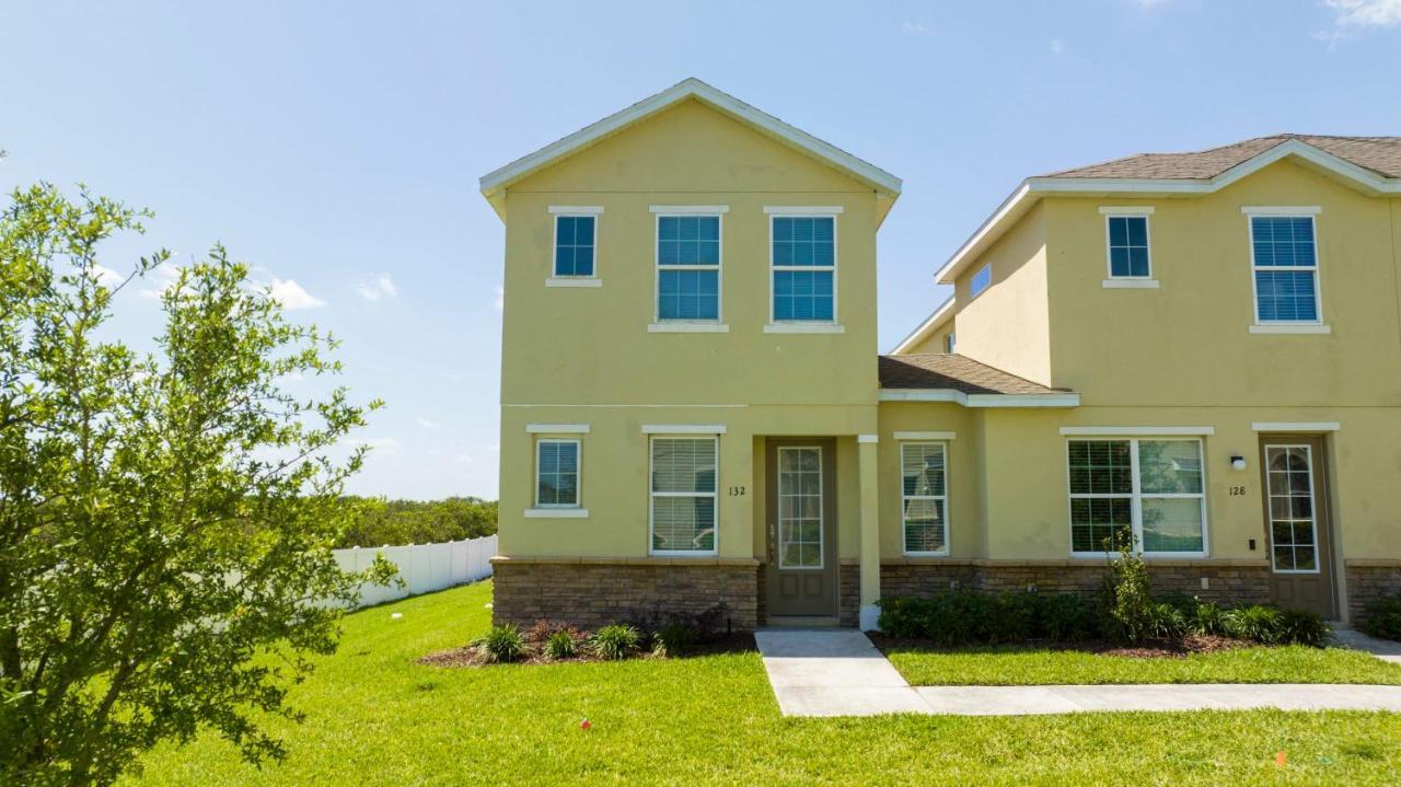 Splendid 4 Bedroom W Pool Close To 132 * Davenport