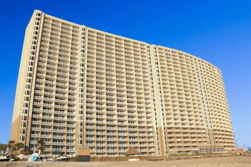 Beautiful Beachfront Paradise! Emerald Apartment