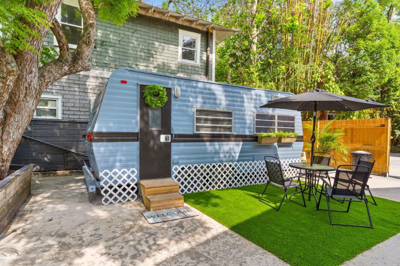 Apartment Four Different Options At One Great Location-- 1 - Spacious 3 Bed 2 Bath House Or 2- 2nd Floor 2 Bed 1 Bath Or 3- 1st Floor Studio Or 3- A Tiny Rv *