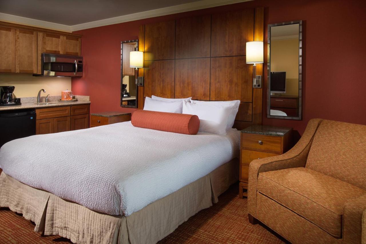 By Marriott St. Petersburg Treasure Island 3*