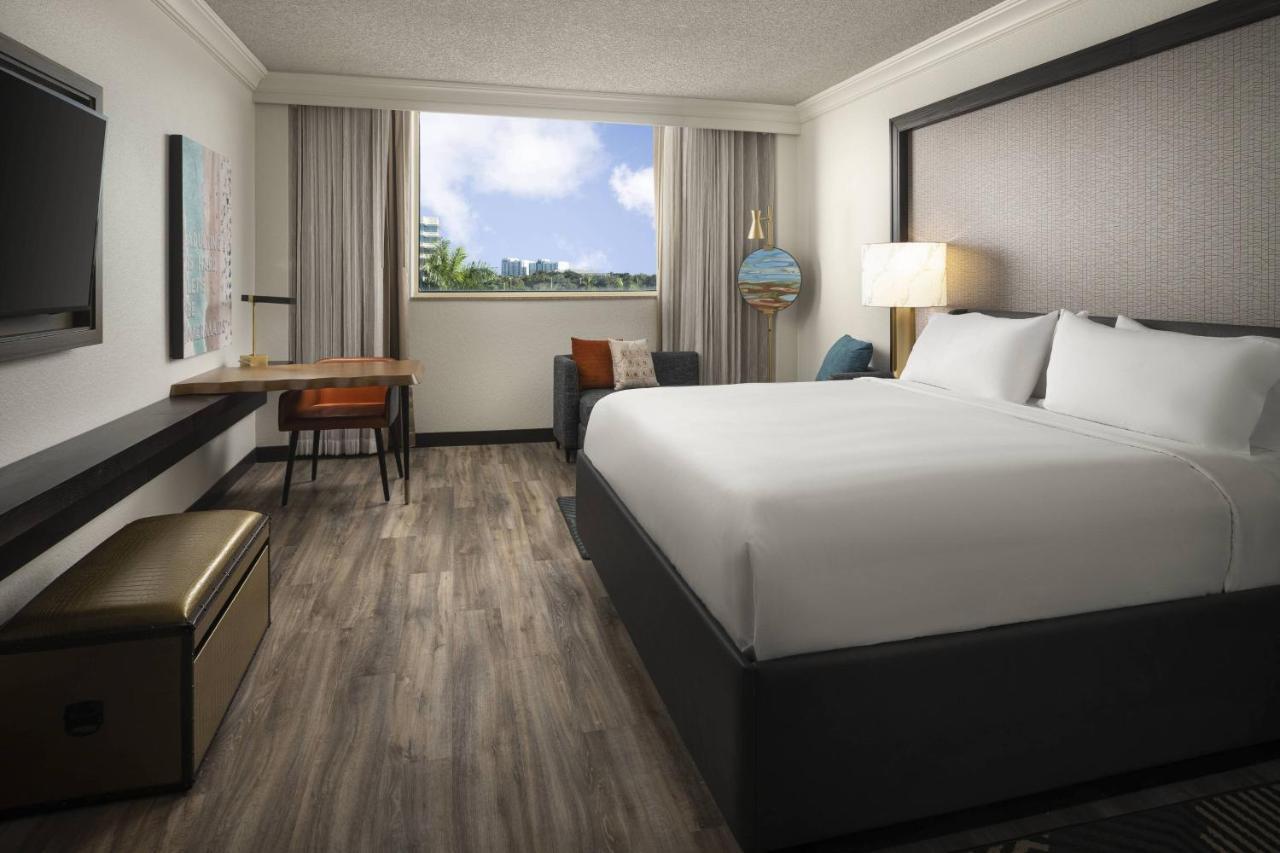 Renaissance Lauderdale West Hotel
