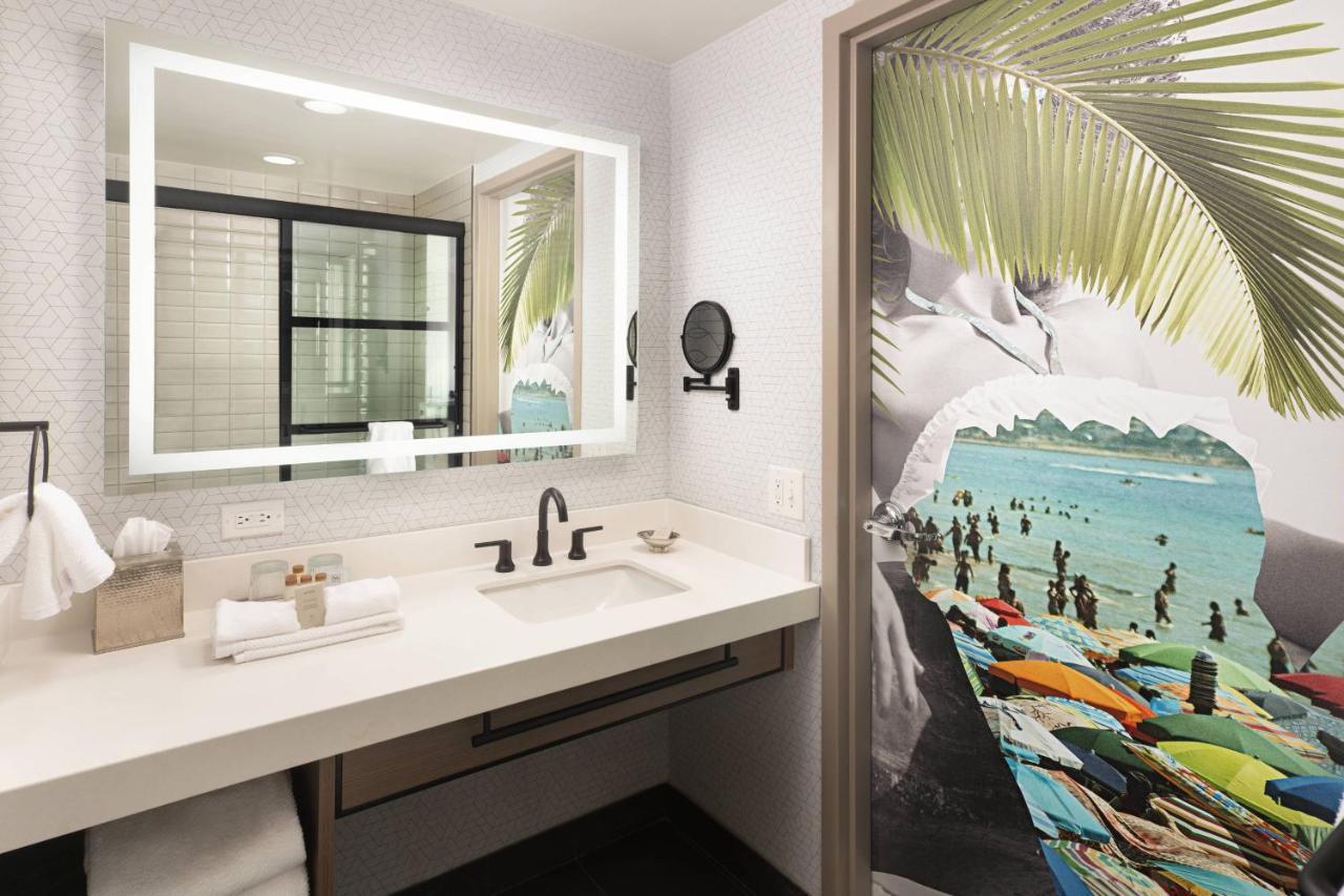 Renaissance Lauderdale West Hotel
