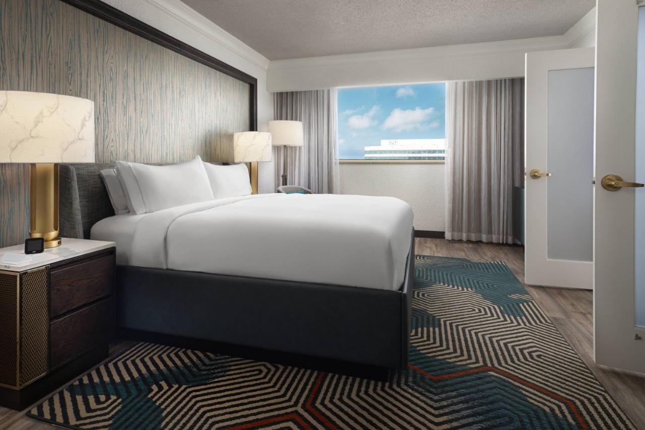 Renaissance Lauderdale West 4*