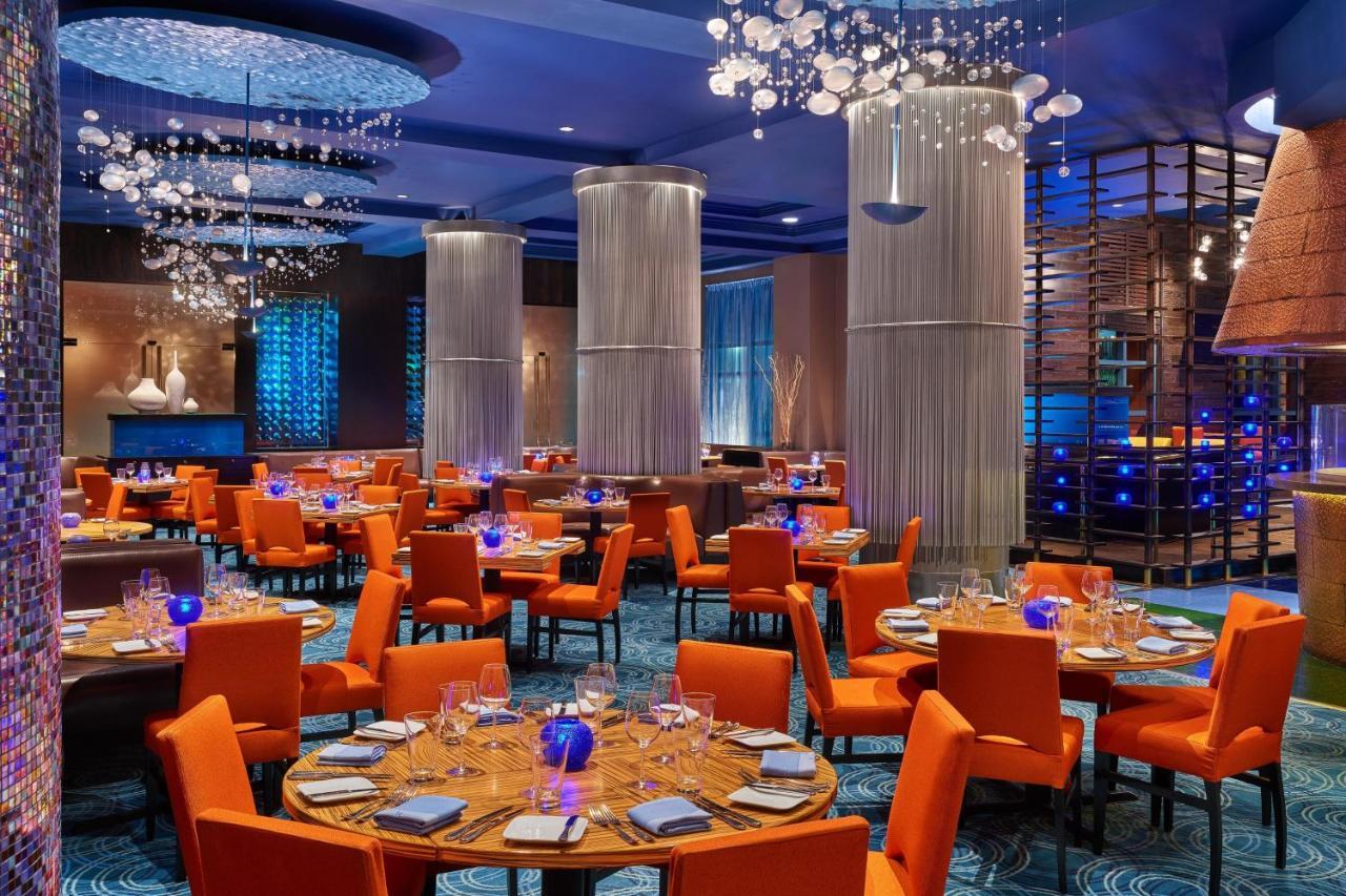 Walt World Dolphin 4*