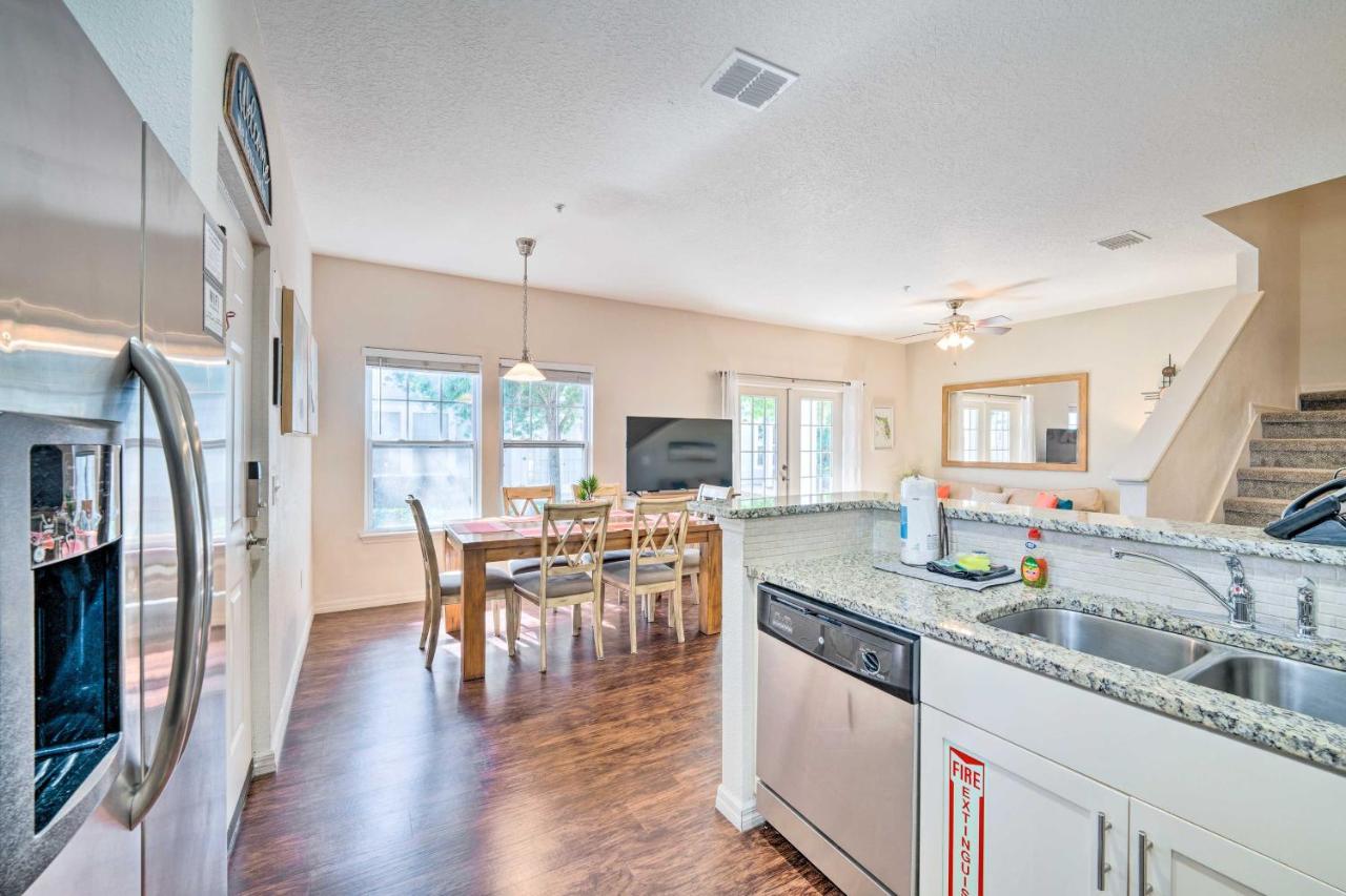 Lucaya Village Townhome With Pool, 6 Mi To Disney! Holiday home