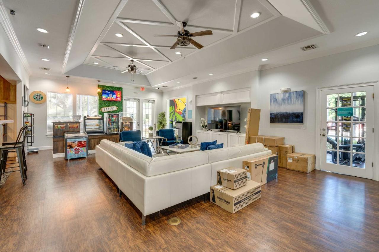 Lucaya Village Townhome With Pool, 6 Mi To Disney! Holiday home *