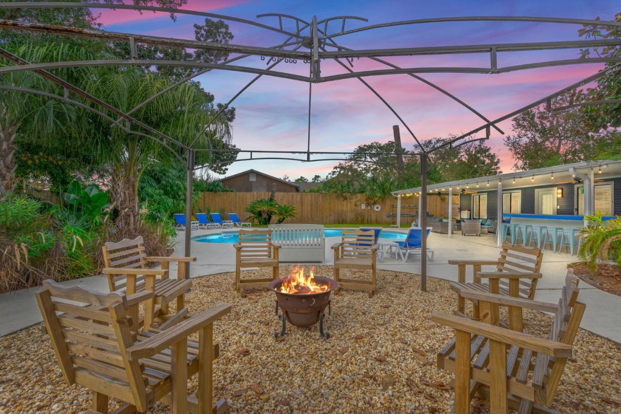 The Flip Flop Stop - Private Heated Pool, Pool House, Backyard Oasis And Game *