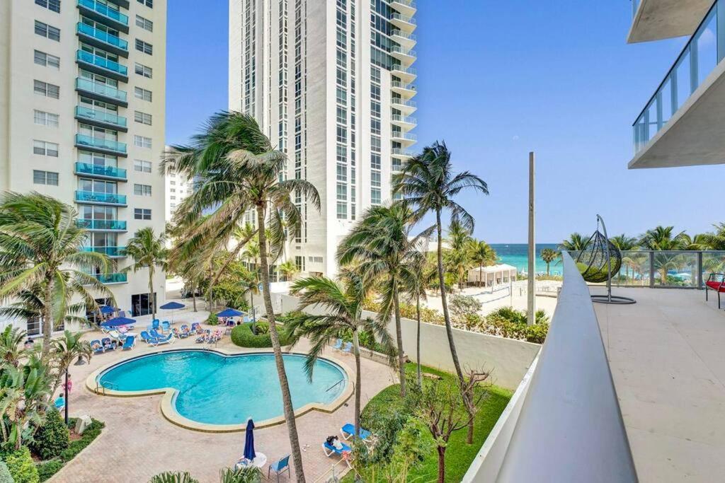 Apartment Upscale Ocean Front With High Ceilings *