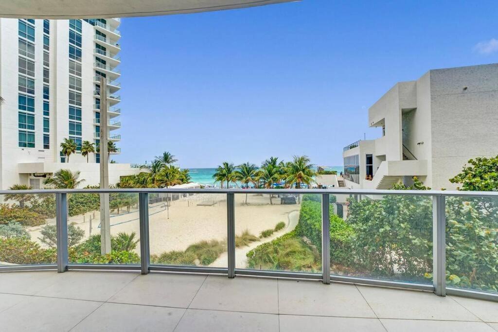Upscale Ocean Front With High Ceilings *