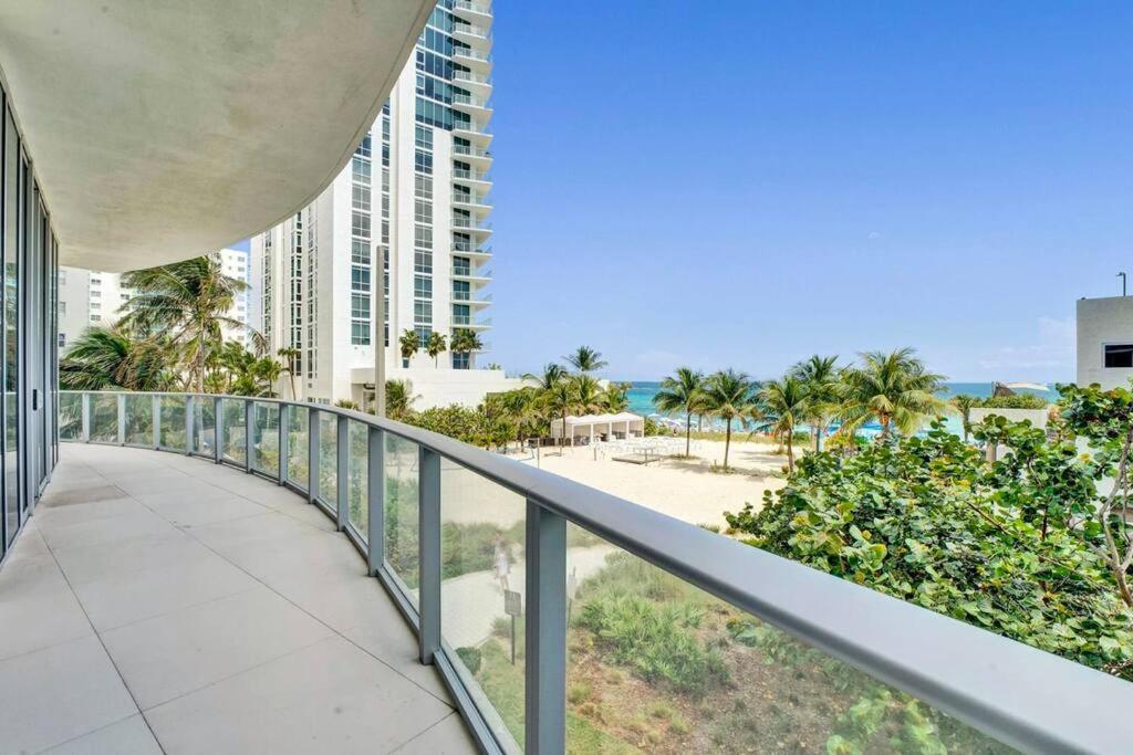 Upscale Ocean Front With High Ceilings * Hollywood