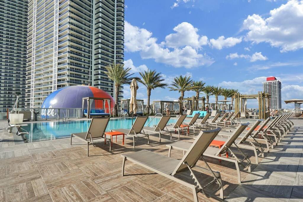 Chic 2bdr 2ba Water Front In Hyde Apartment *
