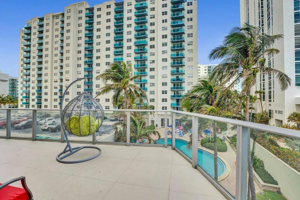 Upscale Ocean Front With High Ceilings Apartment *