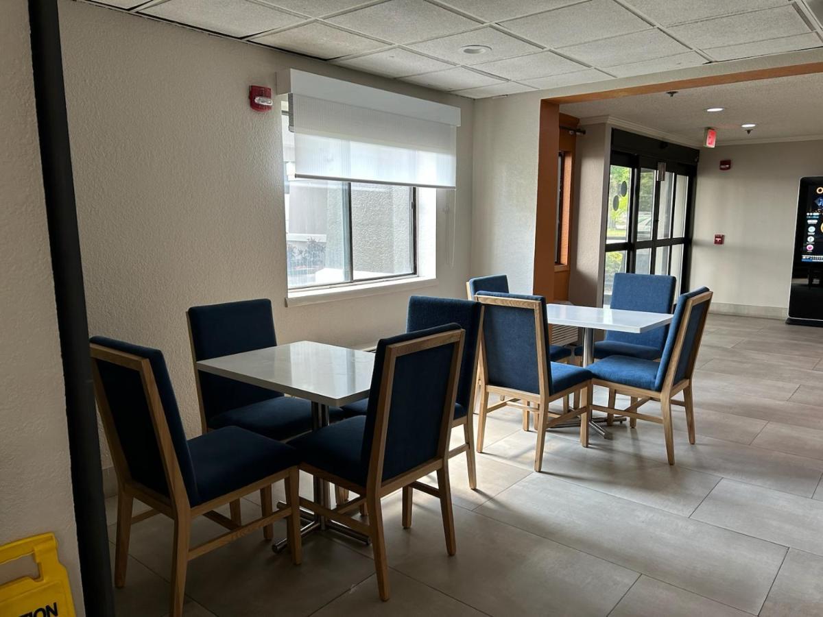 Hotel La Quinta By Wyndham Orlando South 3*