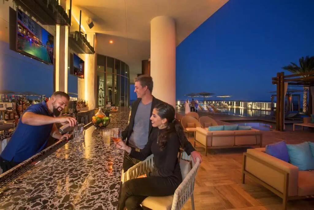 Direct Oceanfront - Hyde Apartment *