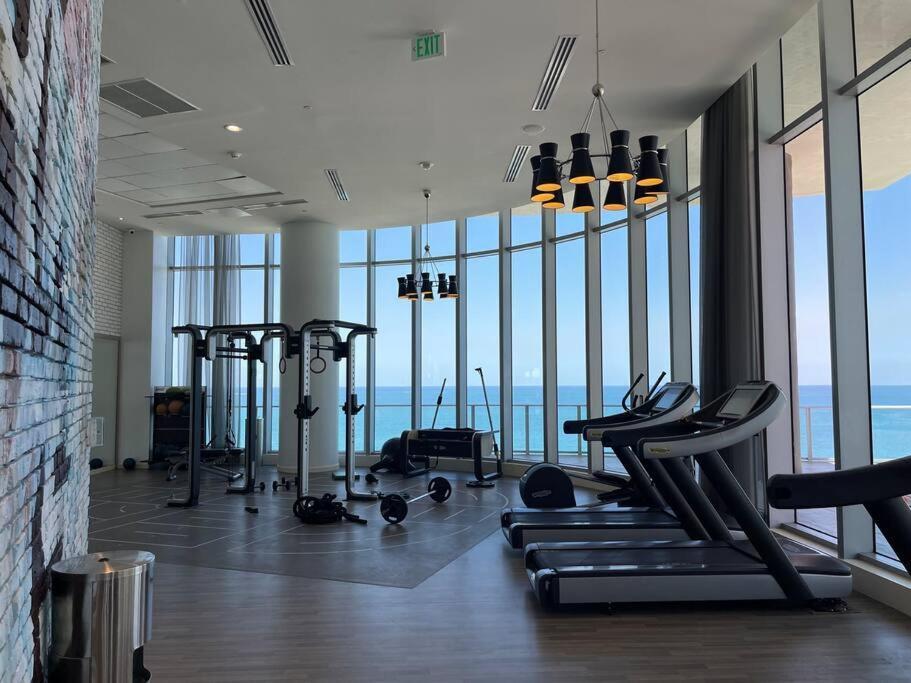 Direct Oceanfront - Hyde Apartment *