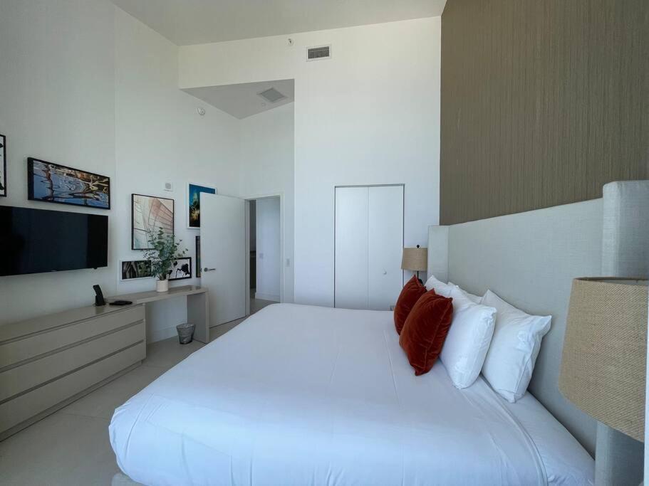 Direct Oceanfront - Hyde Apartment