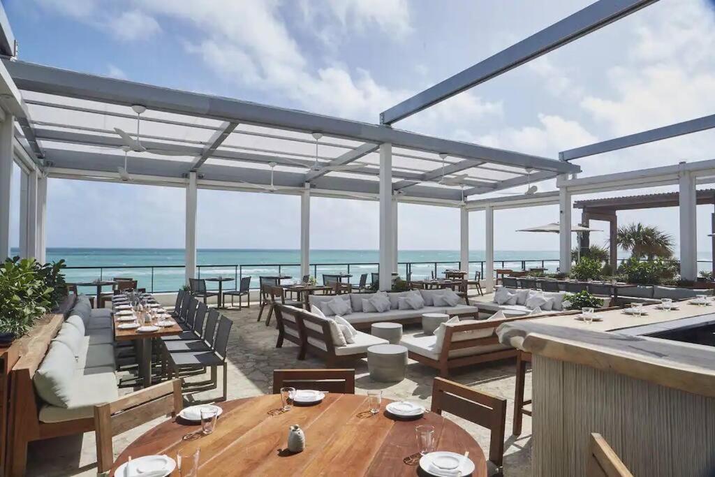 Direct Oceanfront - Hyde Apartment