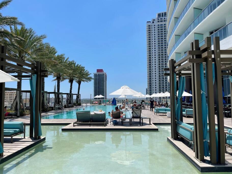 Direct Oceanfront - Hyde Apartment *