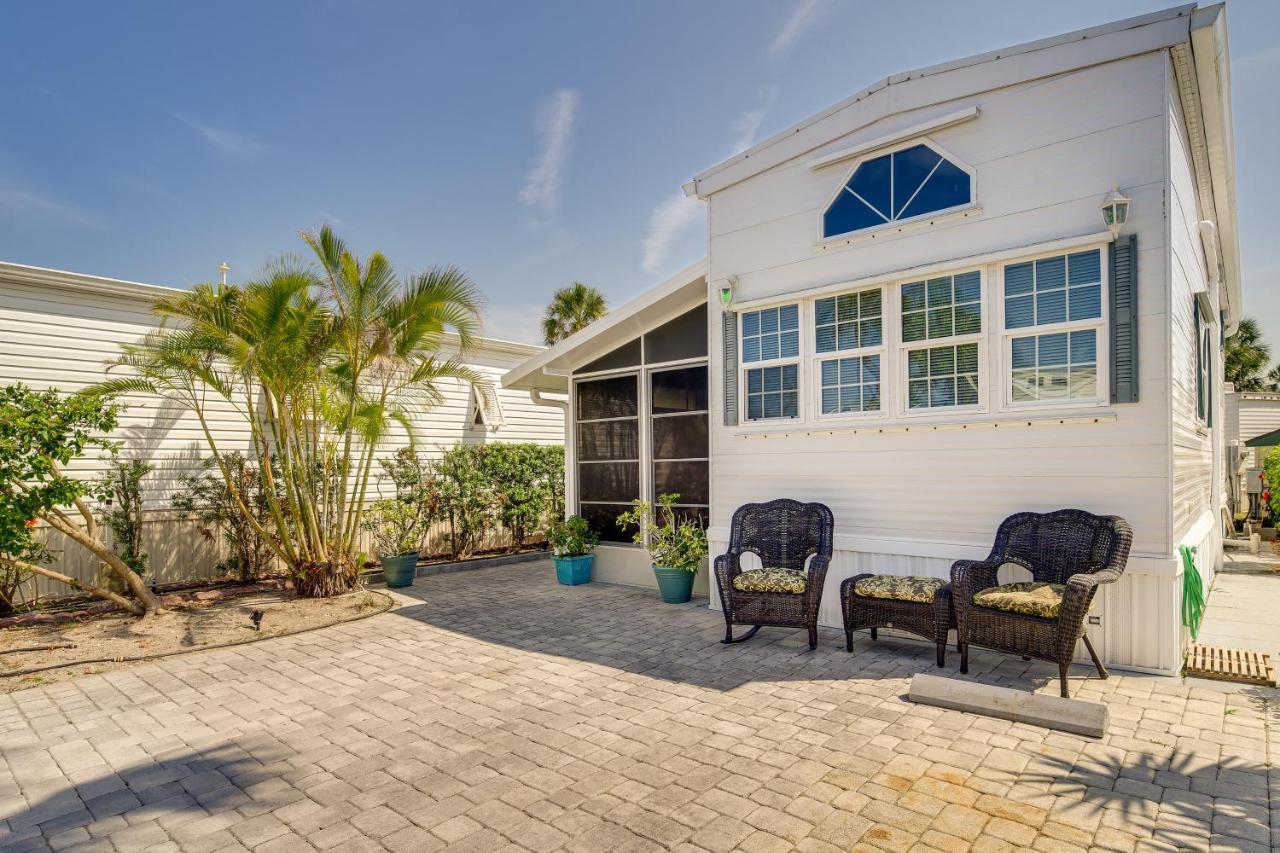 Holiday home Cozy With Community Pools And Access!