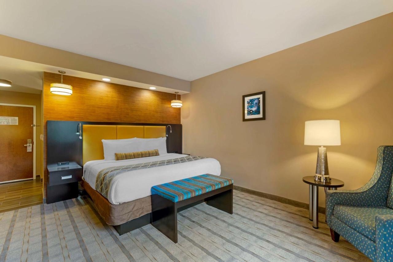 Western Miami Executive Airport And Hotel Country Walk