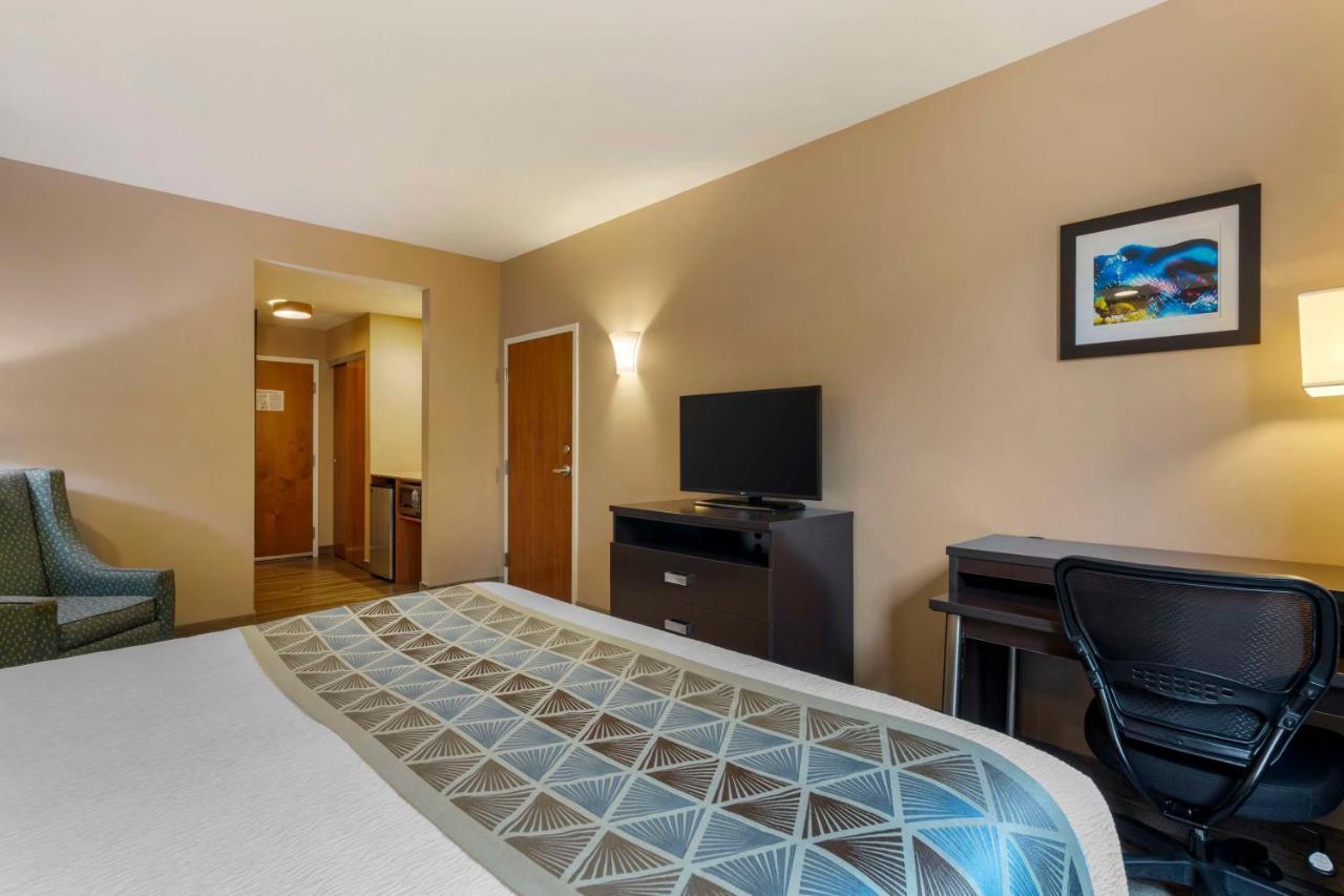 Western Miami Executive Airport And 3* Country Walk