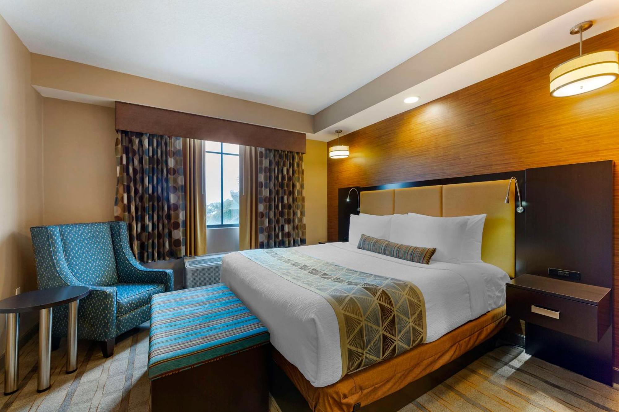 Western Miami Executive Airport And 3* Country Walk