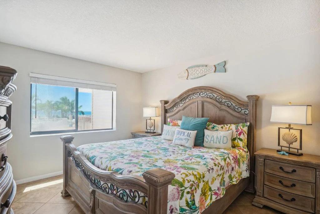 Palms- Unit 102