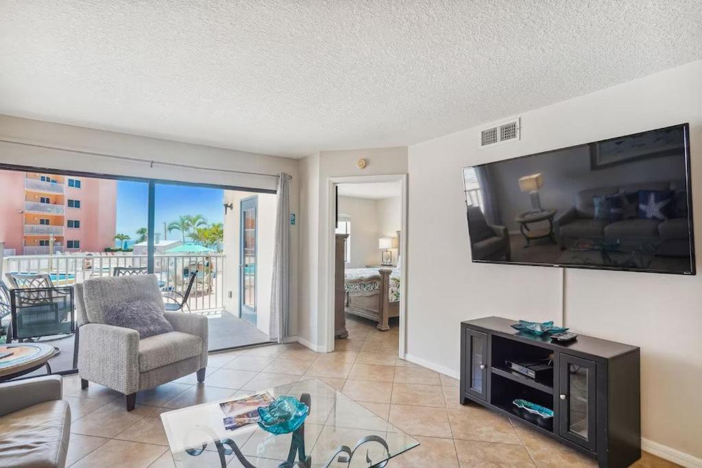 Palms- Unit 102 *
