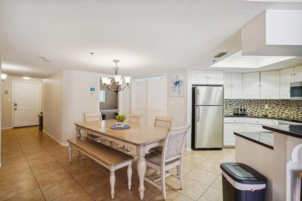 Palms- Unit 102