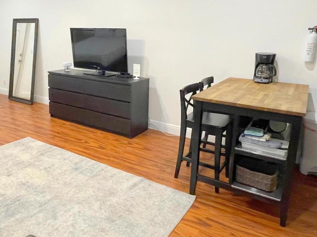 308-10 Seabreeze #10 Hollywood