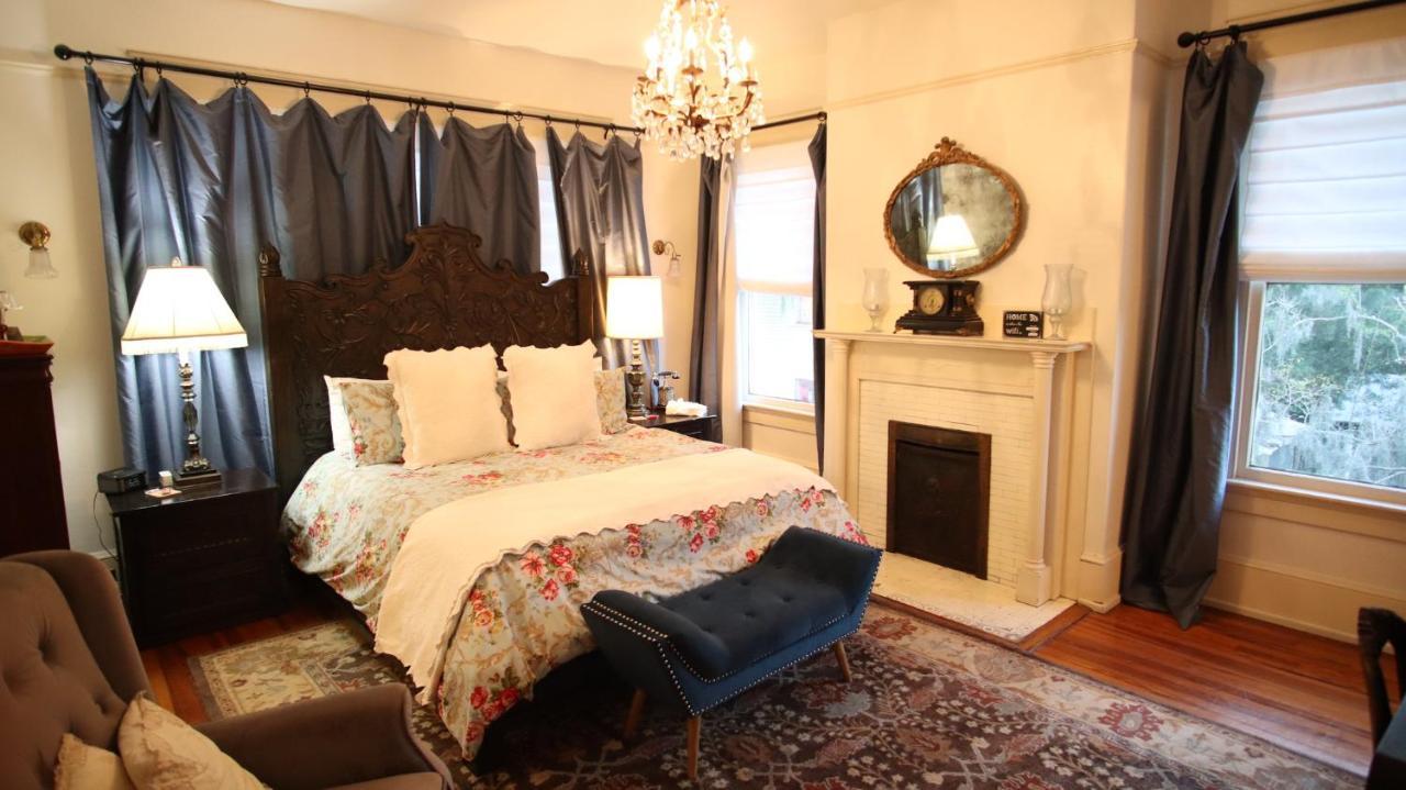 Hoyt House Luxury Bed & Breakfast 4*