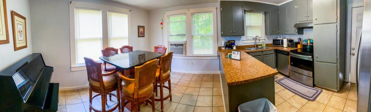 Private In With Fenced Yard, Piano, Location, Pets Welcome Holiday home