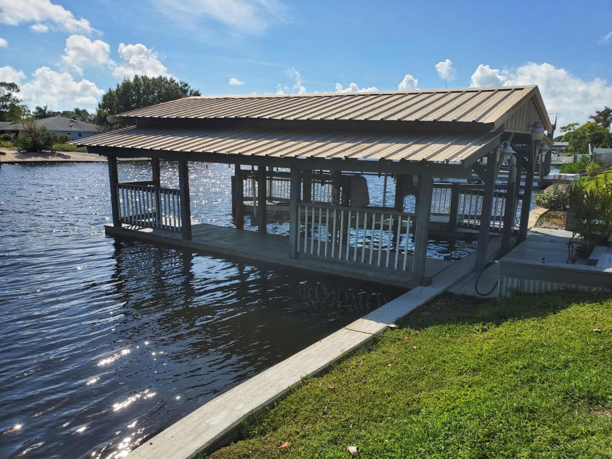 Waterfront Mid Century - Close To Beach - 2 Bedroom 3 Ba
