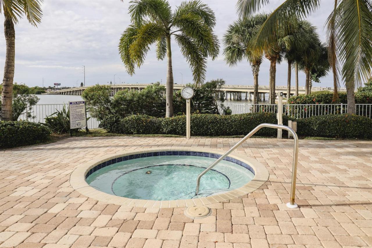 Apartment Dolphin Bay In Boca Ciega - 2br, Pool, Bay View
