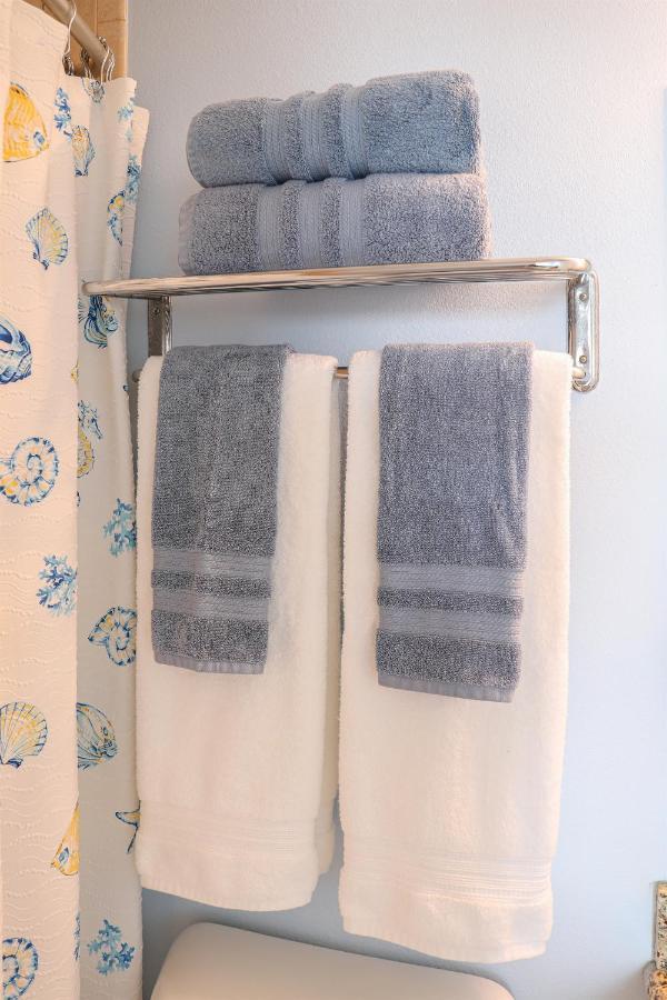 Dolphin Bay In Boca Ciega - 2br, Pool, Bay View Apartment *
