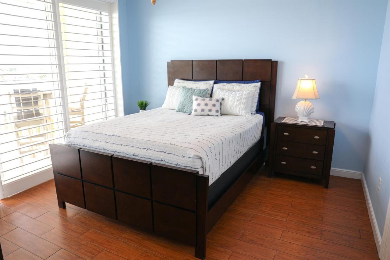 Dolphin Bay In Boca Ciega - 2br, Pool, Bay View Apartment