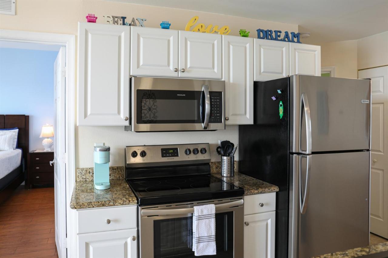 Dolphin Bay In Boca Ciega - 2br, Pool, Bay View Apartment *