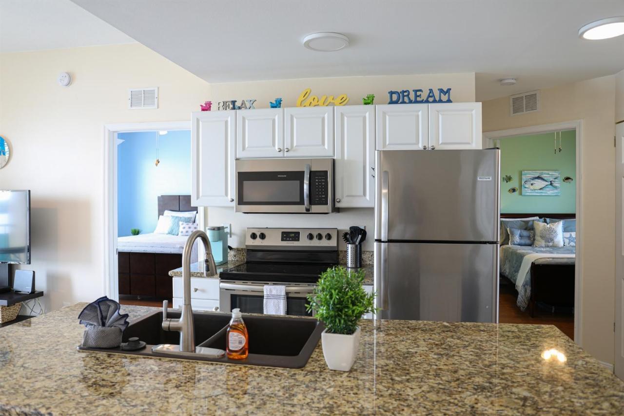 Dolphin Bay In Boca Ciega - 2br, Pool, Bay View