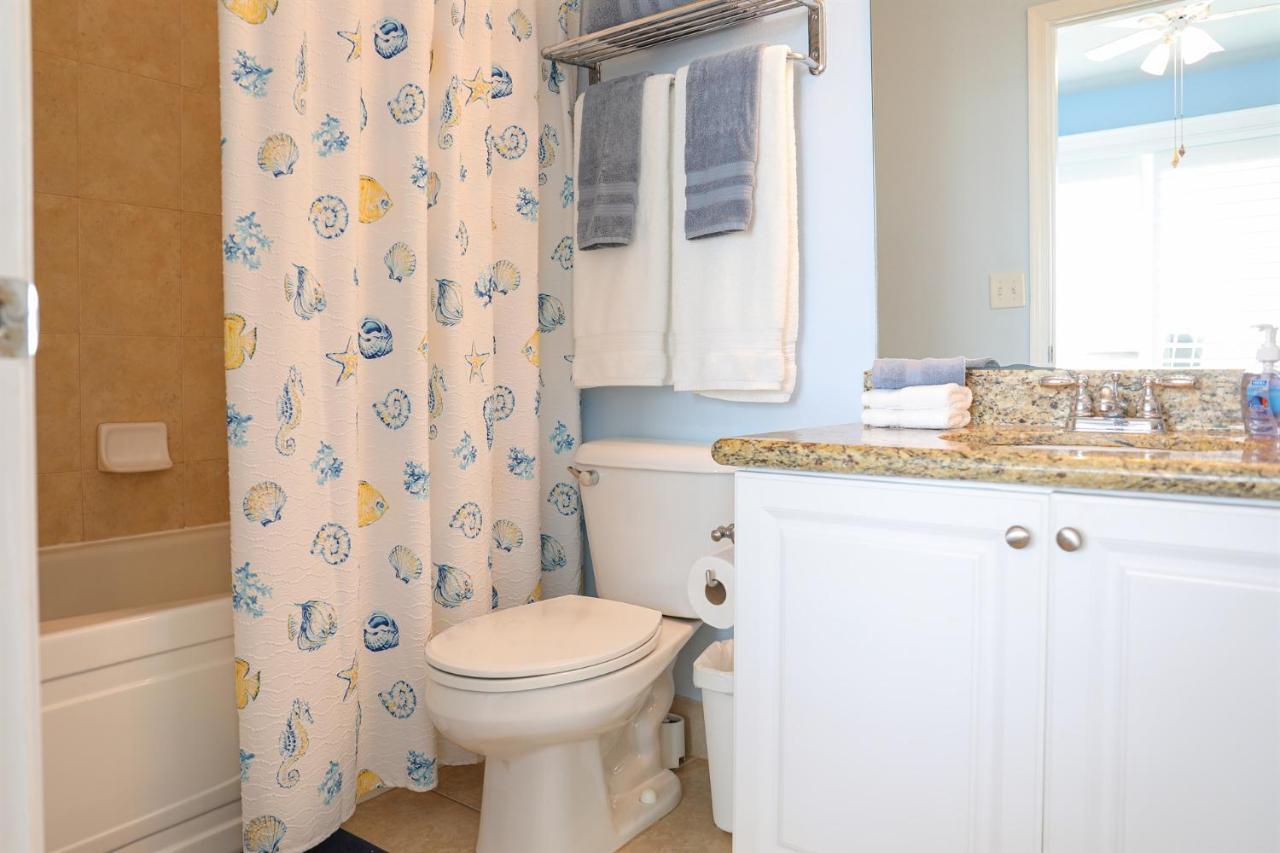 Dolphin Bay In Boca Ciega - 2br, Pool, Bay View Apartment *